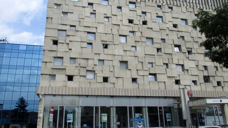 Cluj-Napoca: Communist Era Walking Tour - Censorship, queues, and controlled media, the human scale of power