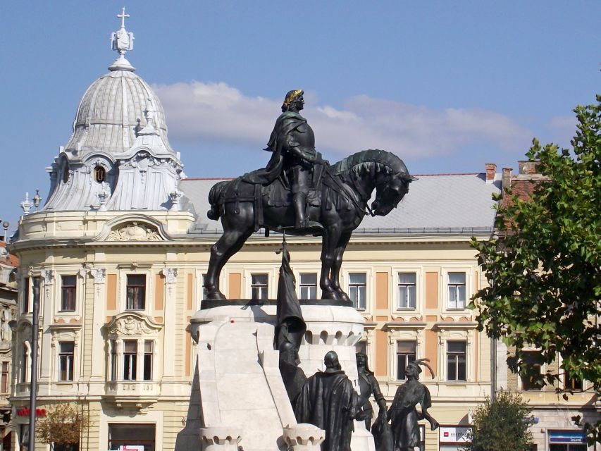 Cluj: Private City Walking Tour - From the Opera House zone to Museum Square: get your bearings quickly