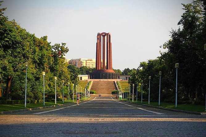 Communism Investigation Private Tour - Stop 3, Piața Revoluției (Revolution Square): where anti-communist energy peaked