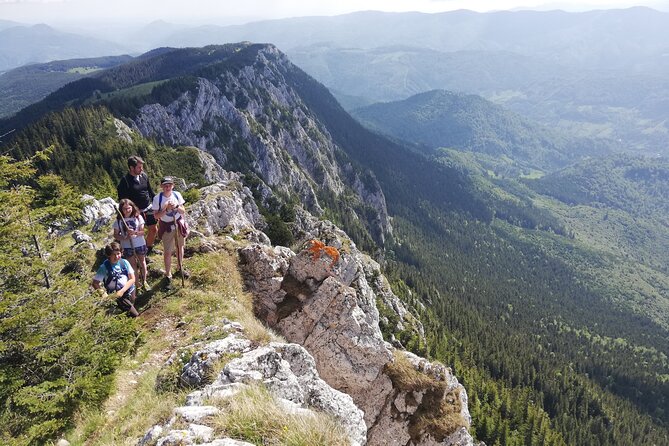 Day Hike in Carpathian Mountains for all levels in five areas - The hut stop and food strategy: snacks now, comfort later