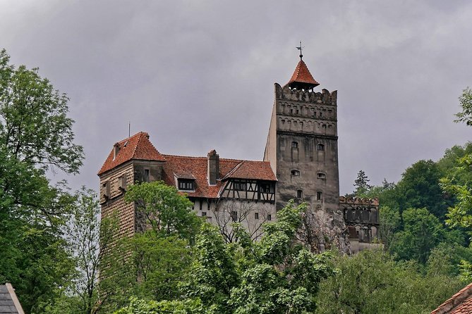 Day Tour to Brasov and Bran - Brasov on foot: Black Church, Town Hall Square, and the rope street crawl