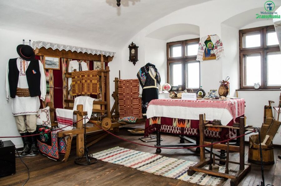 Day trip Bran Castle, Rasnov Fortress and Bear Sanctuary - Bran Castle: Dracula-Linked Legends Made Practical