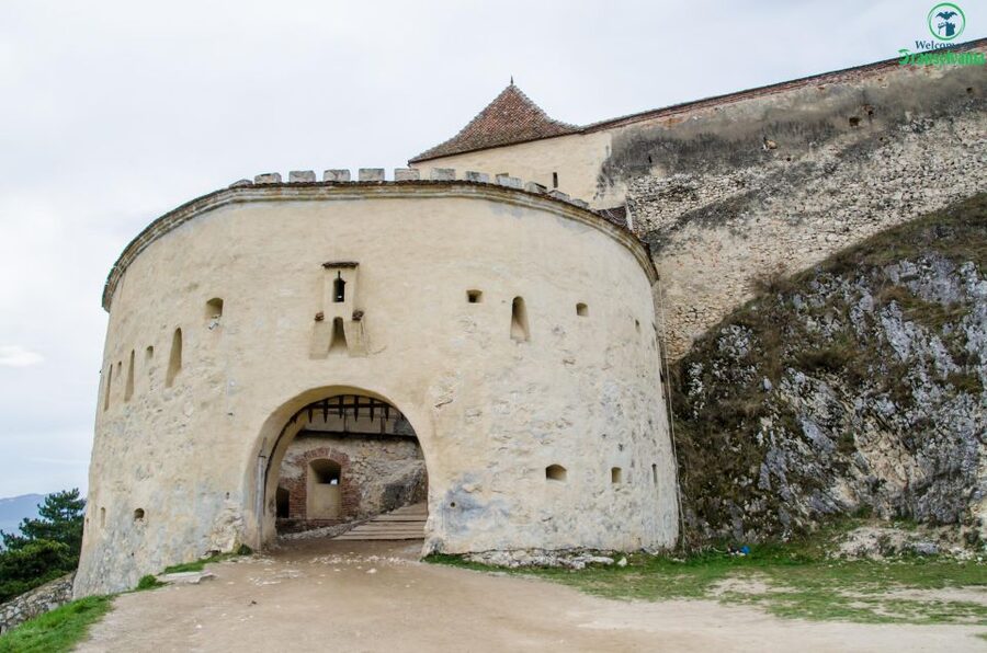 Day trip Bran Castle, Rasnov Fortress and Bear Sanctuary - Rasnov Fortress: The Mountain Views Plus a 147-Meter Well Legend