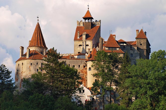 Day Trip Through Brasov in Transylvania and Bran, Peles, and Rasnov Castles - A Dracula-and-royalty day trip that makes sense from Bucharest