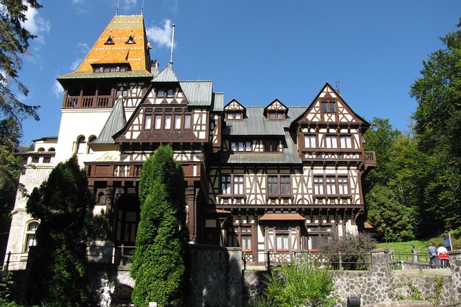 DRACULA CITY BREAK Bran Castle, Peles Castle Sinaia, Brasov City - Brasov old town and the Black Church, two iconic stops in one day
