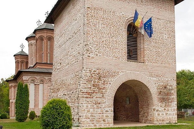 Dracula's Tomb and Mogosoaia Palace, Private Tour from Bucharest - Price and Value: When About $95 Per Person Makes Sense