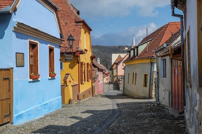 Explore Transylvania Tour 4 days - Day 1: Peles Castle in Sinaia, Bran Castle, then Brasov’s old town