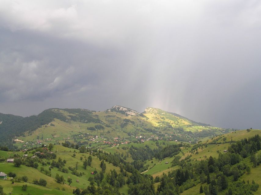 From Brasov: Romanian Mountain Villages Day Tour - Magura to Pestera: how traditional life still shapes the day