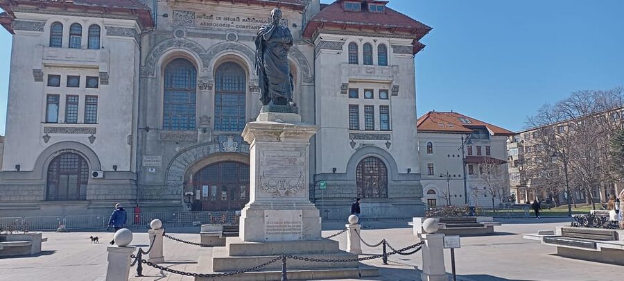 From Bucharest: Black Sea Constanța Day Tour - Genoese Lighthouse photos, salt air, and where to pause