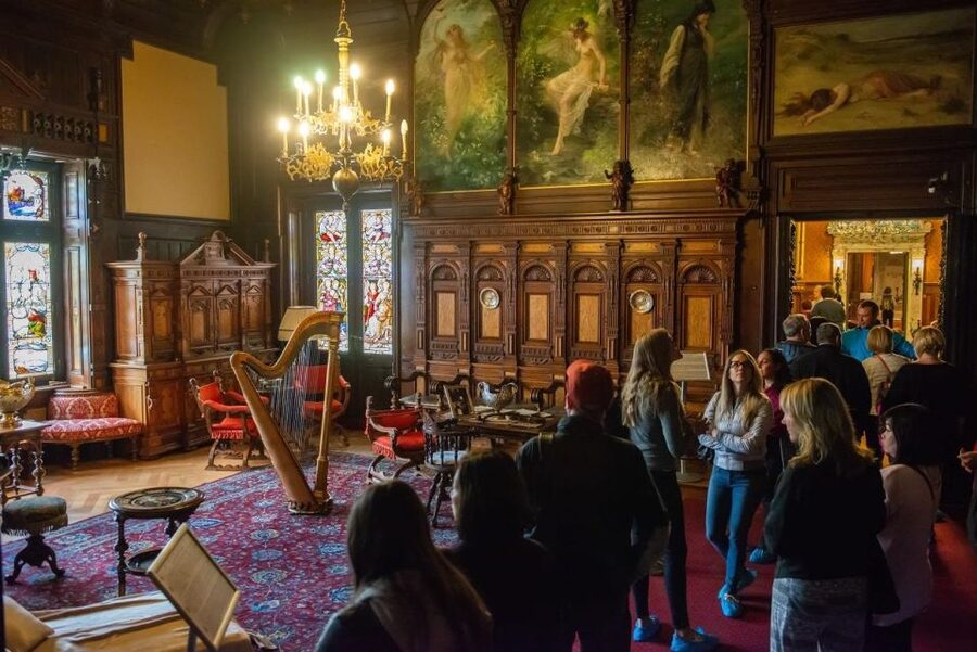 From Bucharest: Brasov Peles & Dracula's Castle Day Tour - Guides and pacing: why the group experience can make or break it