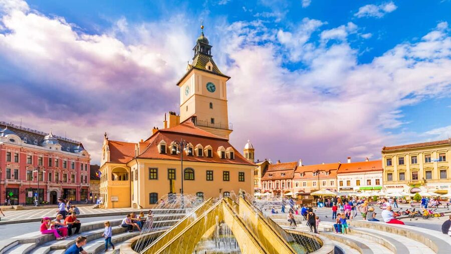 From Bucharest: Castles, Carpathians, and Brașov Day Trip - Peleș Castle in Sinaia, and How to Time It Right