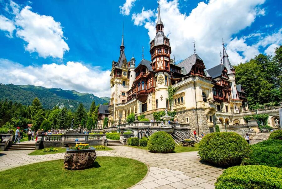 From Bucharest: Day Trip to Dracula's Castle, Peles & Brasov - The shape of the day, and why it works