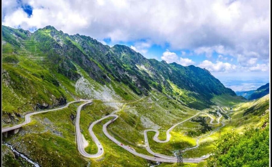 From Bucharest: Făgăraș Mountains and Bear Watching Tour - Vidraru Dam and Lake: short stop, big engineering payoff