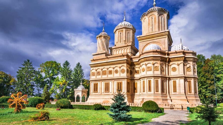 From Bucharest: Făgăraș Mountains and Bear Watching Tour - Group size, walking, and who this day fits best