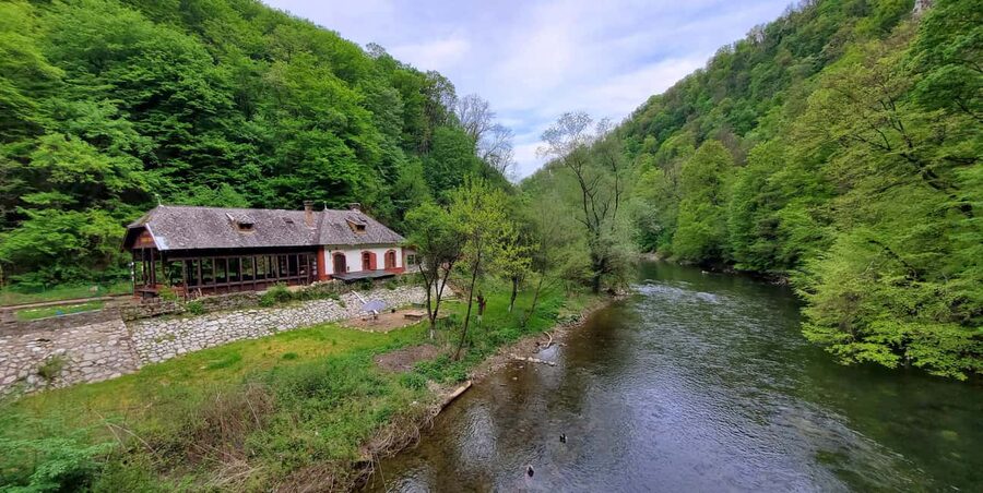 From Cluj: Gorges of Crisul Repede River - Vadu Crisului Falls in the middle of the return: the payoff moment