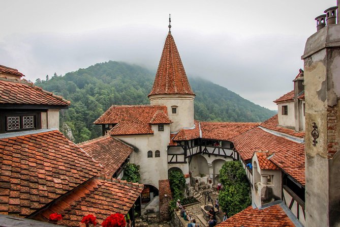 Guided visit in Spanish to the Castle of Dracula in Bran (native Spanish guide). - Inside the Castle: How Vlad Dracul Becomes Dracula