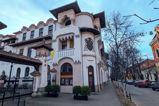 Half-Day Private Food and Wine Walking Tour Oradea Romania - Vulturul Negru Palace Arcade and Moon Church: Historic Landmarks Between Bites
