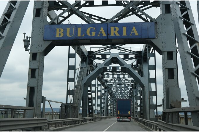 Hike Bulgaria Love Swing, Veliko Tarnovo and Tarevet Fortress - Veliko Tarnovo: City of the Tsars, Yantra River views, and Samovodska’s hands-on streets