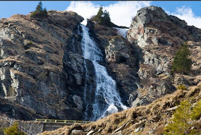 Hike to Poenari Fortress, Vidraru Dam, Argeș Monastery - Private - Who this private hike day fits best (and who should think twice)