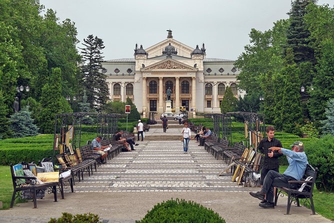 Iasi City Tour - Three Holy Hierarchs and the Metropolitan Cathedral: quick stops with real meaning