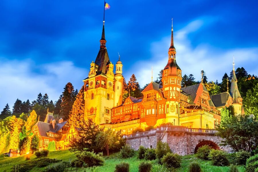 Minivan 8: Peles & Dracula's Castle and Brasov Full-Day Trip - What this Bucharest-to-Castles day trip feels like in real life