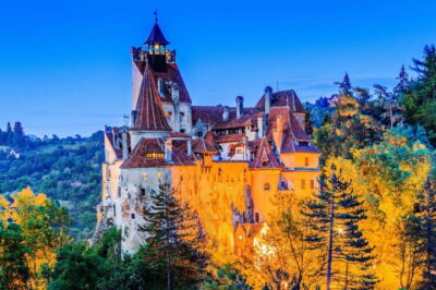 Minivan 8: Peles & Dracula’s Castle and Brasov Full-Day Trip