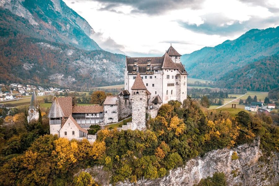 Minivan 8 Places : Dracula Castle, Peles, & Brasov Day Tour - How This Bucharest Minivan Day Trip Feels, Small Group and Real Time to See Things