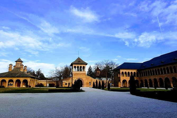 Mystical Monasteries, Dracula's Tomb and Mogosoaia Lake Palace - Private Tour - What makes the guide experience shine (and what to ask for)