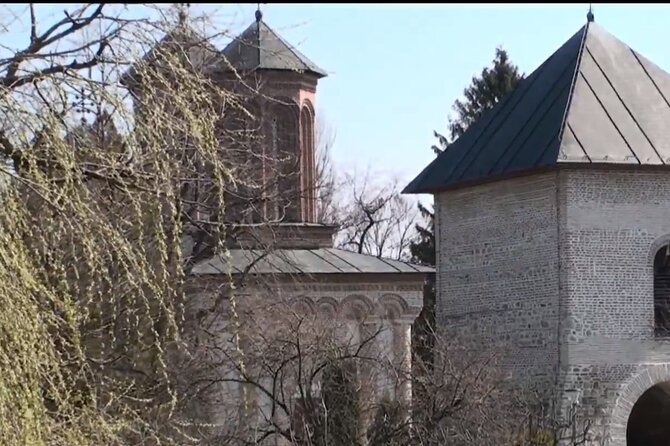 One-Day Vlad the Impaler Royal Court Private Tour from Bucharest - Stop 4: Poienari Castle stairs, Dracula-style effort, and the closure reality