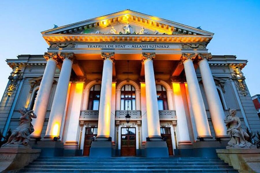 Oradea city tour - Meeting point at Piața Unirii: start easy, keep it efficient