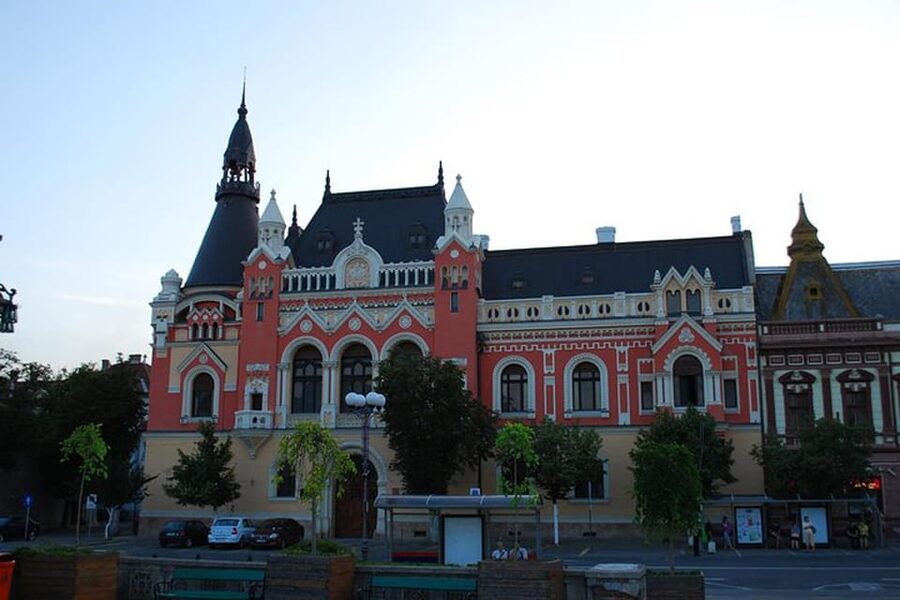 Oradea city tour - Black Eagle Palace: quick visit, good for pattern-spotting