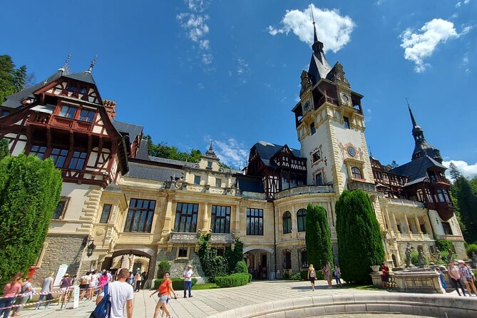 Peles Castle, Dracula Castle and Brasov old town - private tour from Bucharest - The Black Church in Brasov: what to look for in 30 minutes