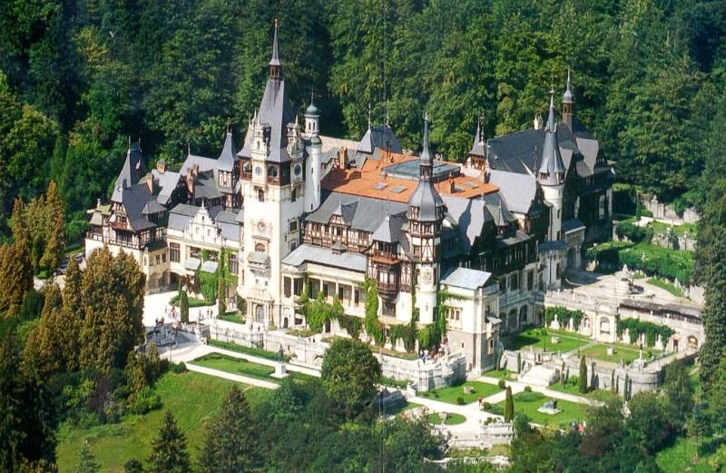 Premium Tour Bran & Peles Castle from Bucharest - Peles Castle: 160 Rooms, Royal Tombs, and the Times When You See Less