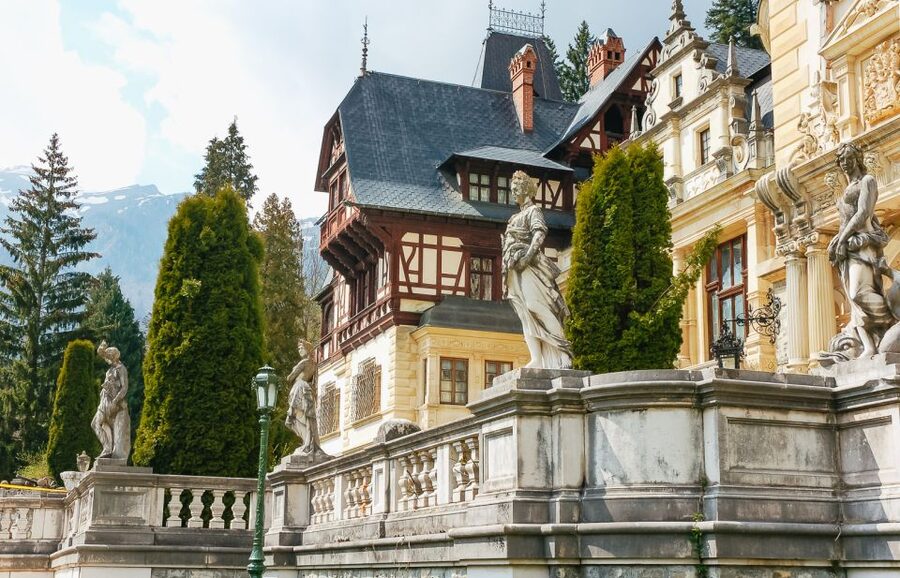 Premium Tour Bran & Peles Castle from Bucharest - Timing, Walking, and What to Wear for Winter or Busy Weekends