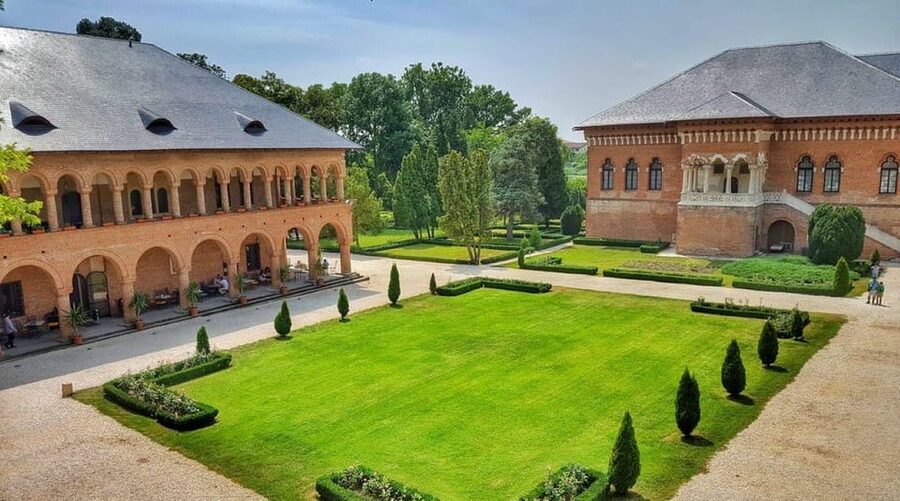 Private Tour from Bucharest to Dracula's tomb and Mogosoaia - What the English guide actually adds to your experience
