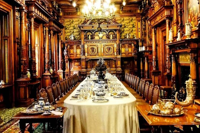Private Tour to Dracula's Castle, Brașov City & Peleș Castle - Brasov Historical Center and the Black Church: City Layers You Can Walk