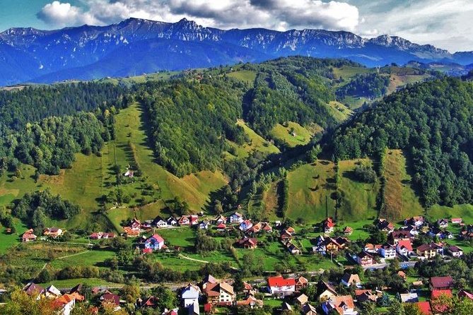Private Tour: Transylvanian Castles and Brasov's Medieval Old Town - Biserica Neagra and Brasov’s medieval core in the middle of the day