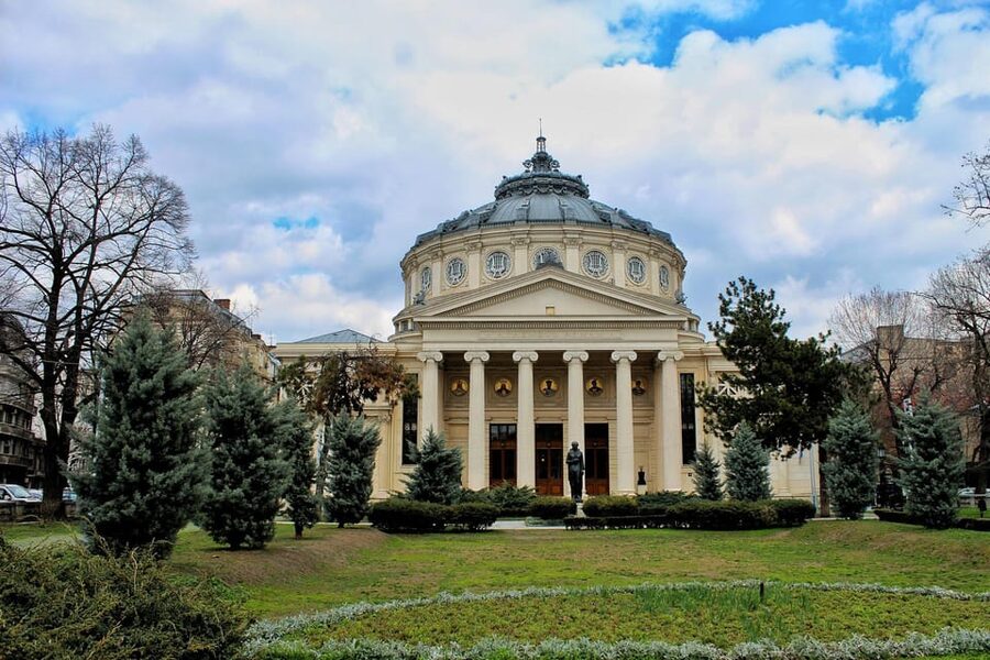 Roma Culture, Realities and Slavery History, Walking tour - From Piața Kogălniceanu to Revolution Square, tracing the “why” behind the city
