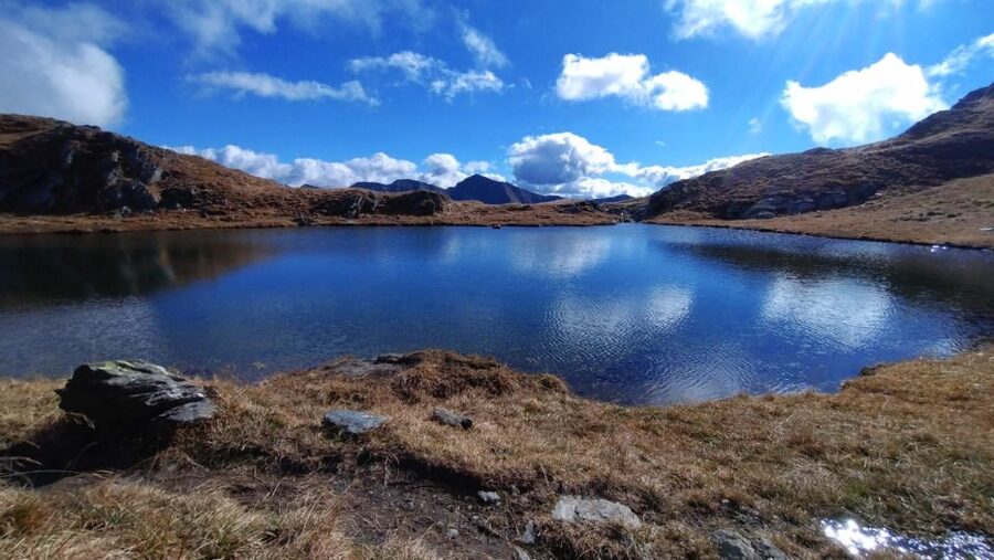 SB05 - Carpathian Heights: Hiking to Bâlea Cascada & Lake - Stop 2: Hiking to Bâlea Glacier Lake on uneven mountain ground