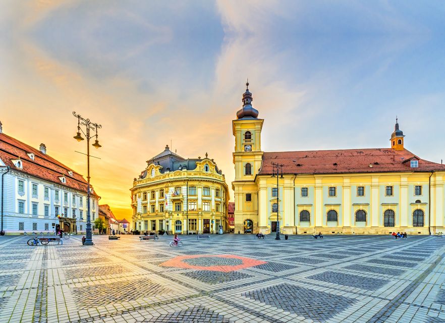 Sibiu: Daily Sightseeing Guided Tour - Piața Huet: a calmer stop that still teaches