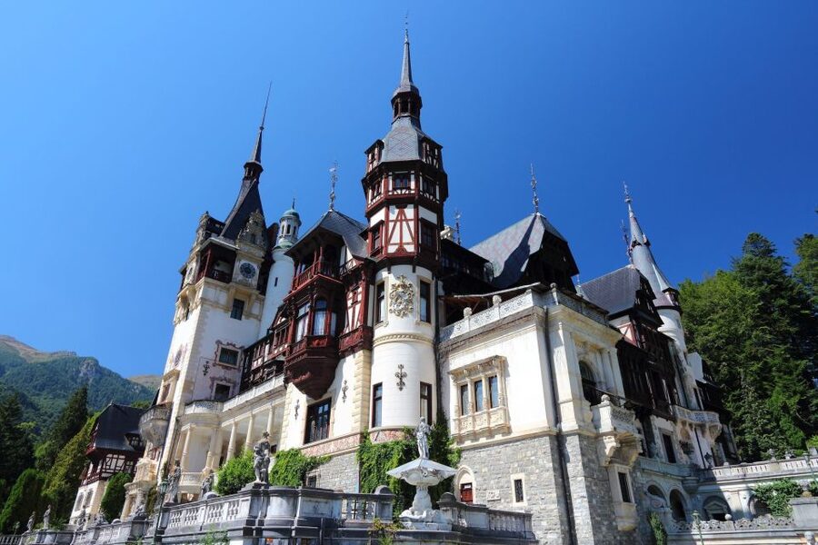 Sinaia: Peleș Castle Tour with An Expert Guide - Why Peleș Castle in Sinaia feels worth the time