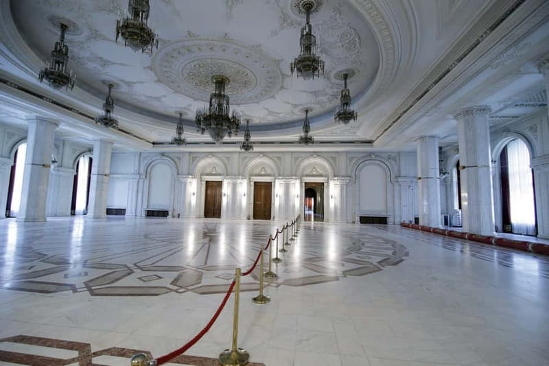 Spanish & Italian guided tour - Palace of Parliament - Music Hall: performances in a government palace