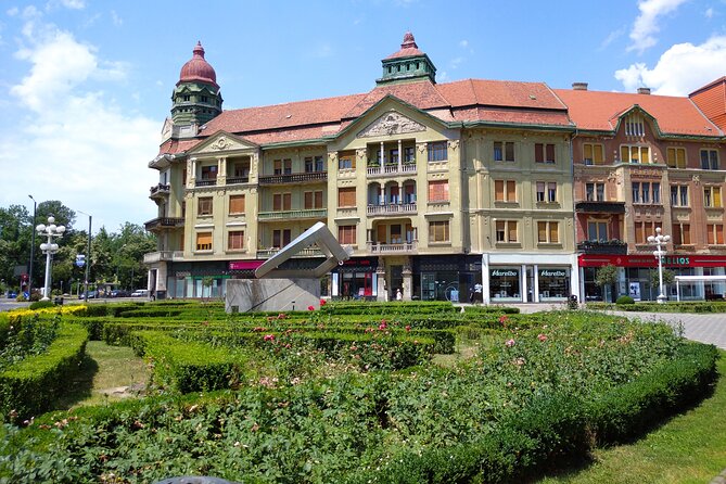 Timisoara Downtown Dream Tour - Piața Sfântul Gheorghe: a smaller square with a built-in break