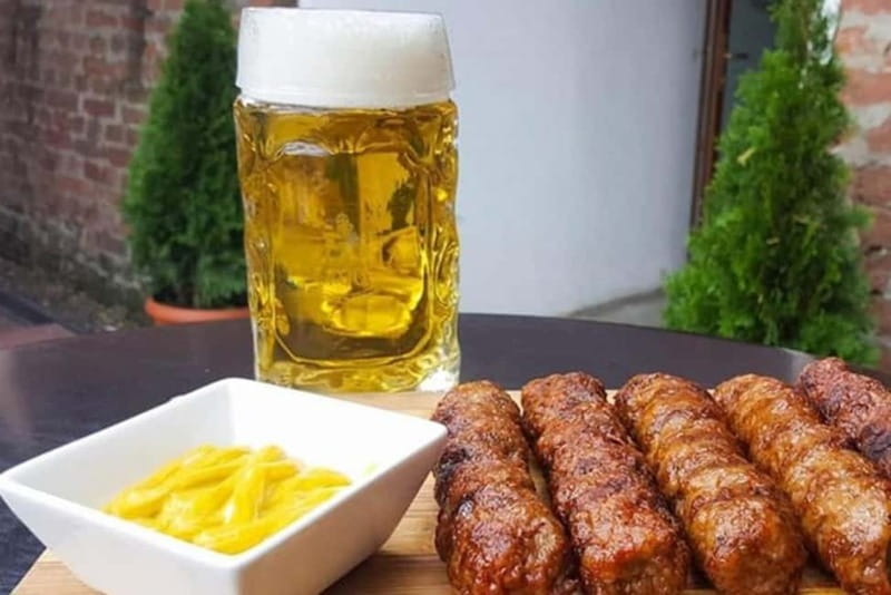 Timișoara: Street Food Tour with Local Guide - Getting your bearings in Piata Victoriei and the Opera house start