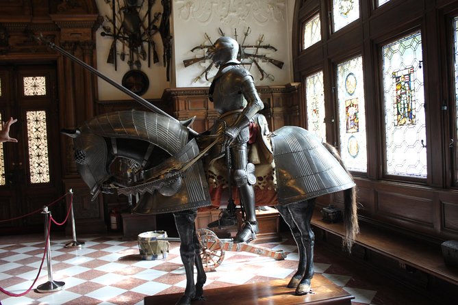 Tour of the 3 Castles: Bran, Rasnov and Peles in Spanish (native Spanish guide). - Price and what it really covers (tickets, photos, and meals)
