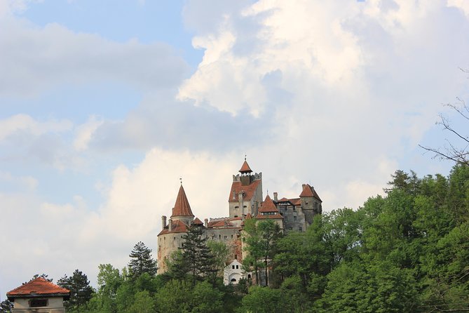 Tour of the 3 Castles: Bran, Rasnov and Peles in Spanish (native Spanish guide). - Peles Castle in Sinaia: royal summer residence in German Neo-Renaissance style