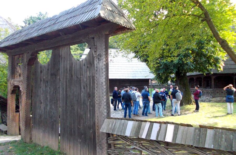 Traditions in Bucharest: Village Museum and Wine Tasting - Wine tasting in a local bar, what you learn from three glasses