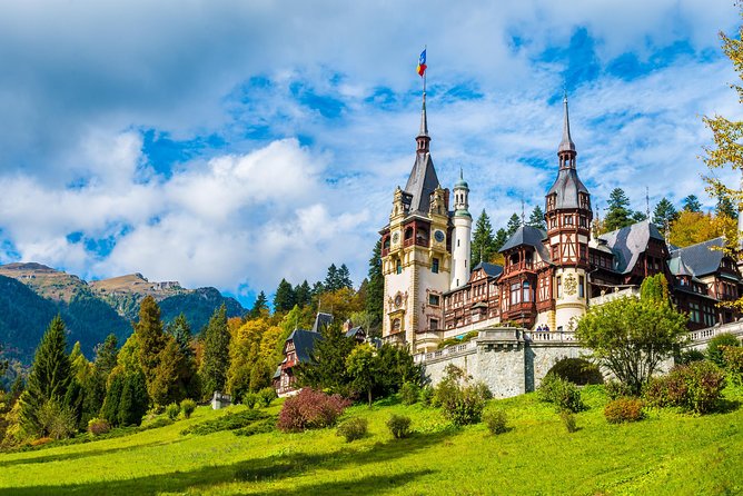 Transylvania and Dracula Castle Full Day Tour from Bucharest - Meeting up at University Square around 7:45, then the Bucharest story stops